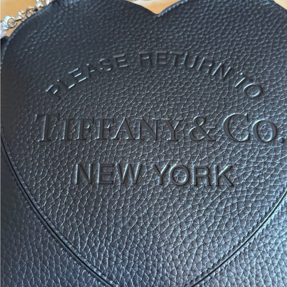 BNWOT VIRAL T&C Heart Leather Bag – Return to Tiffany Black Lowest Price 🖤 - Picture 2 of 16